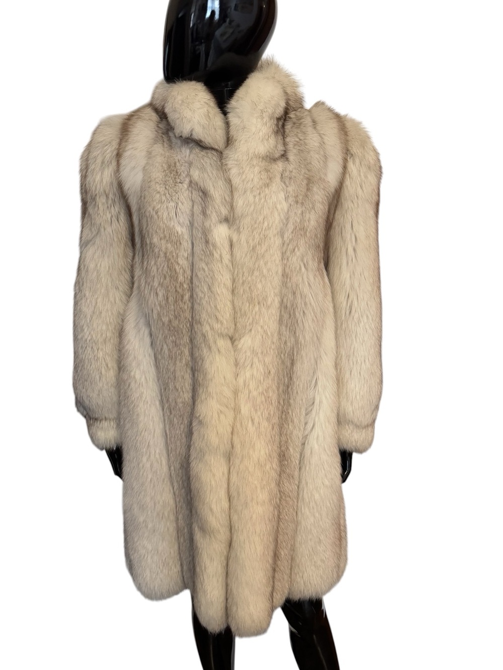 Luxurious Oscar De La Renta blue fox fur coat